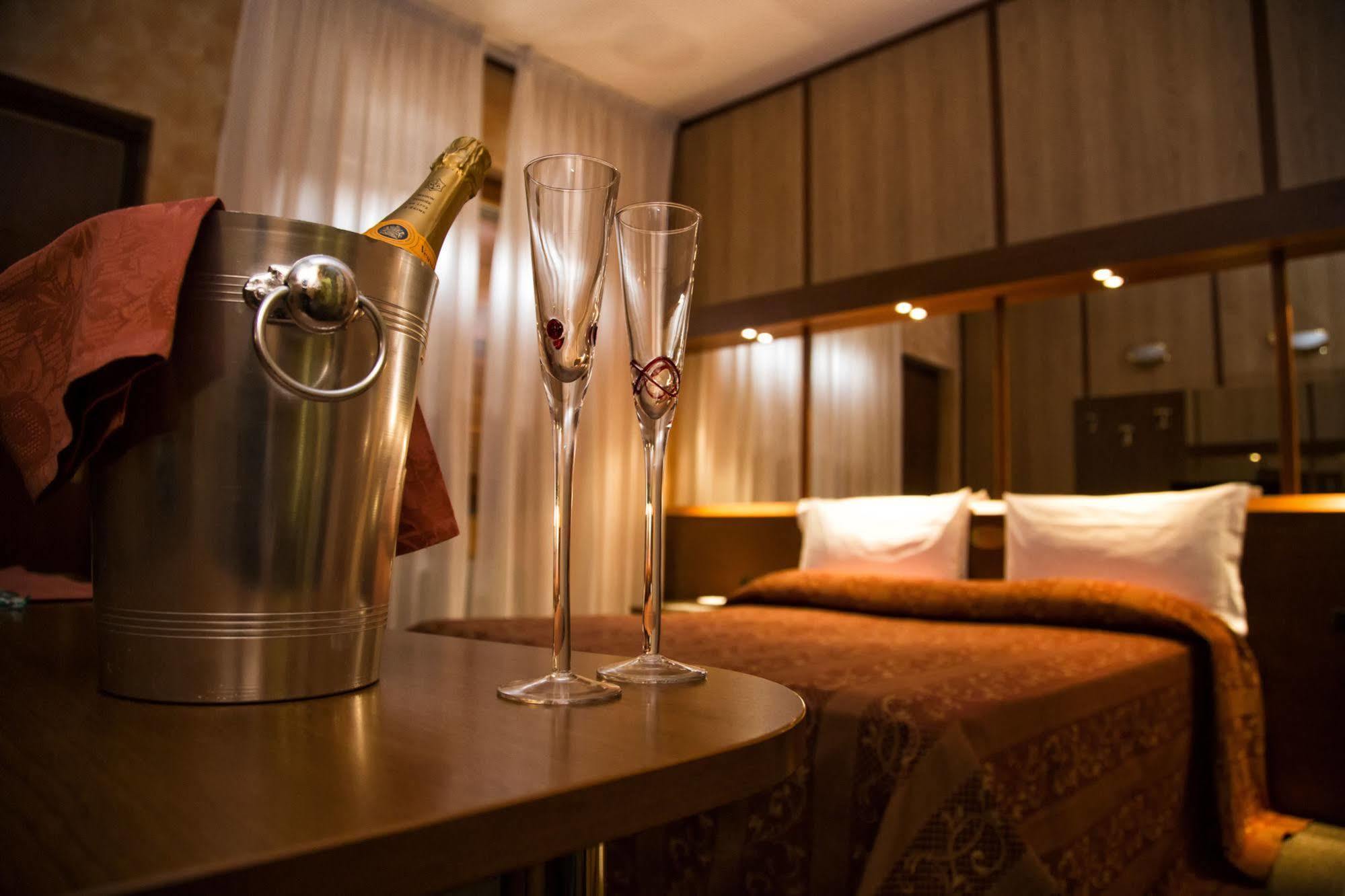 Hotel Motel Ovest 비투오네 외부 사진