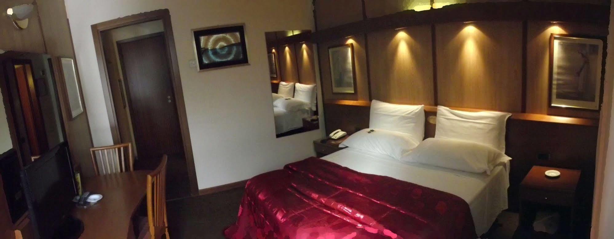 Hotel Motel Ovest 비투오네 외부 사진